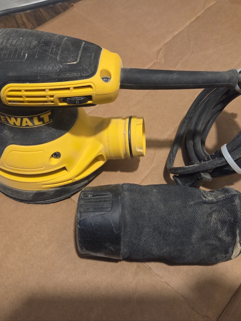Dewalt DWE6423 5 inch Variable Speed Random Orbit Sander